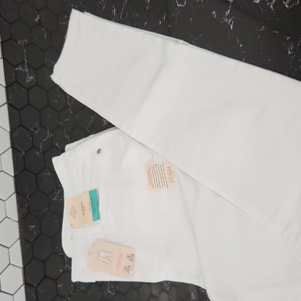 Women's White Jeans - Picture 6 of 6